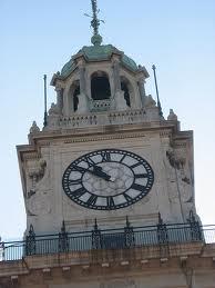 El Reloj de la Torre Monumental conocida como la Torre de los ingleses.