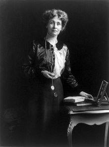 Emmeline Pankhurst nace en Máncheste