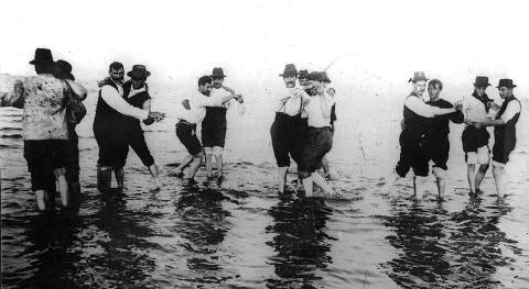 hombres bailando tango